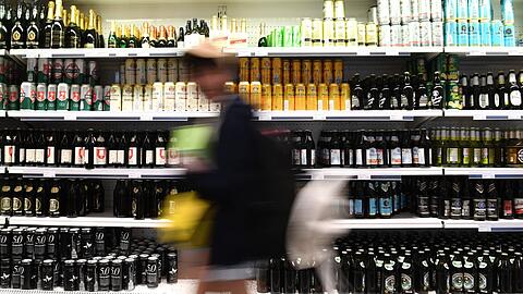 Die Kühlregale in den Supermärkten und Läden im Hauptbahnhof und den umliegenden Straßen sind auch weiterhin gut gefüllt.
