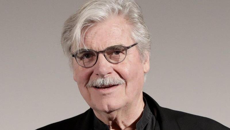 Peter Simonischek würde gerne einen Blick in die Zukunft werfen. Peter Simonischek würde gerne einen Blick in die Zukunft werfen.