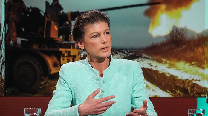 Die Linken-Politikerin Sahra Wagenknecht während der ARD-Sendung "hart aber fair".