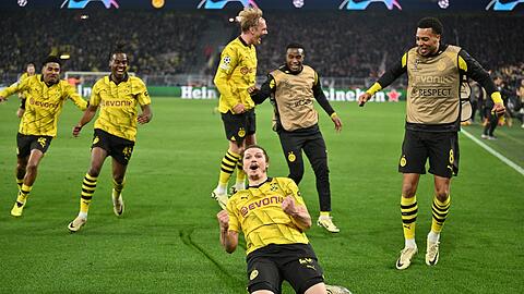 Marcel Sabitzer (M) belohnte sich mit seinem Tor zum 4:2 für eine starke Leistung.