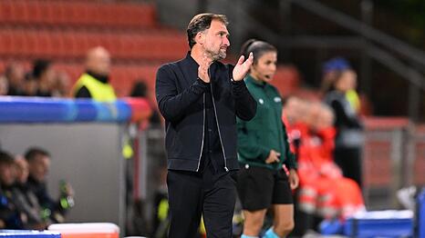 Trainer Jose Barcala k&uuml;ndigt Rotation f&uuml;r ein volles Programm an. (Archivbild)