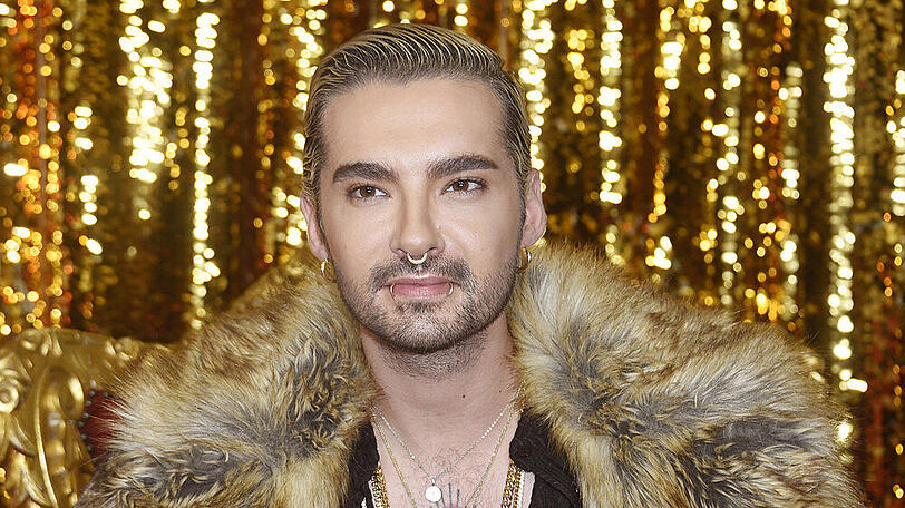 Vielleicht lieber mal Badehose statt dem warmen Fake-Pelzkragen? Zuletzt saß er neben Heidi Klum und Conchita Wurst in der Jury der Show "Queen of Drags": Bill Kaulitz.