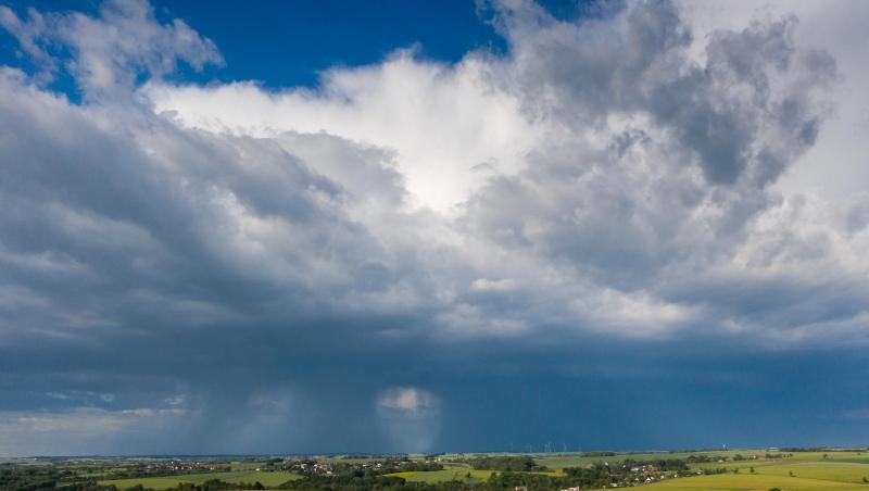 Das schöne Sommerwetter muss weichen: Eine Regenfront zieht über das Land. Das schöne Sommerwetter muss weichen: Eine Regenfront zieht über das Land.
