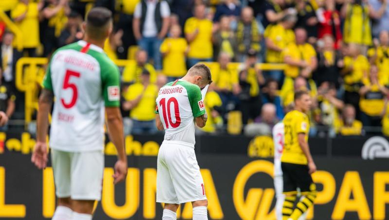 Der FC Augsburg schied in der ersten DFB-Pokalrunde aus und kam beim BVB unter die Räder. Der FC Augsburg schied in der ersten DFB-Pokalrunde aus und kam beim BVB unter die Räder.