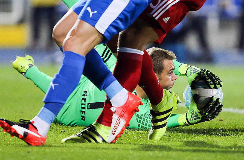 Manuel Neuer, Note 3: Musste keinen einzigen gefährlichen Schuss abwehren, dafür aber etliche Rückpässe seiner Kollegen verarbeiten. Tat das wie gewohnt souverän und fehlerfrei.