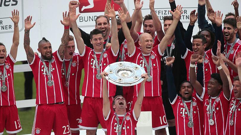 Triple und Double verpasst - und trotzdem hat der FC Bayern eine Saison voller Rekorde und toller Leistungen hingelegt. Die Bilder.