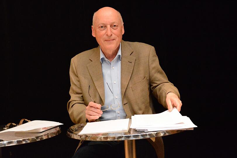 Karl-Heinz Meier-Braun war lange Redaktionsleiter International beim SWR. Er ist Honorarprofessor für Politikwissenschaft der Uni Tübingen und Mitglied des Rates für Migration.