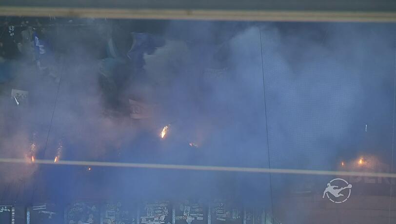 Teile der Fans des TSV 1860 zündeten vor dem Anpfiff der Partie bei Hansa Rostock am Samstag Pyrotechnik. Teile der Fans des TSV 1860 zündeten vor dem Anpfiff der Partie bei Hansa Rostock am Samstag Pyrotechnik.