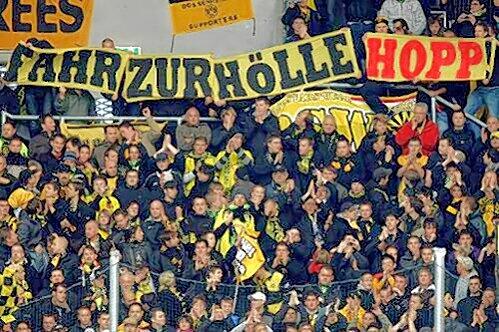 Schmäh-Transparent gegen Hoffenheim-Mäzen Dietmar Hopp.