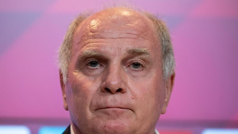 Uli Hoeneß steht vor einem pink-lila farbigen Hintergrund. Foto: Sven Hoppe/Archiv Uli Hoeneß steht vor einem pink-lila farbigen Hintergrund. Foto: Sven Hoppe/Archiv