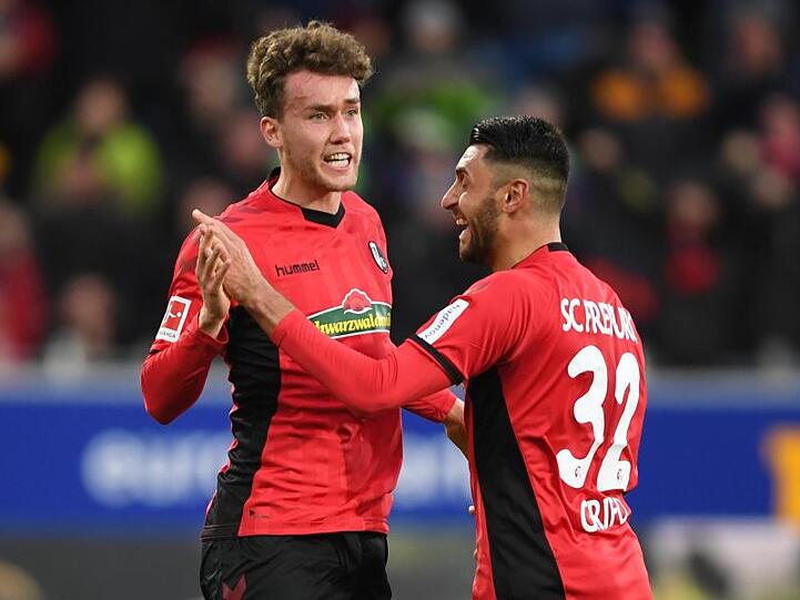 Luca Waldschmidt (l) vom SC Freiburg kann sich vorstellen, in Zukunft für den SC Freiburg zu spielen.