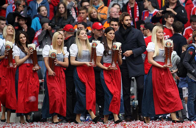Konfetti, Bierduschen und Meisterschale: Die besten Bilder von der Bayern-Party aus der Allianz Arena!