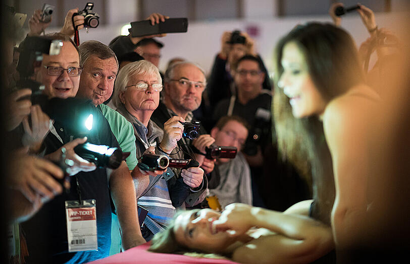 Die Venus feiert 20. Geburtstag - die Bilder von der weltgrößten Erotikmesse in Berlin.