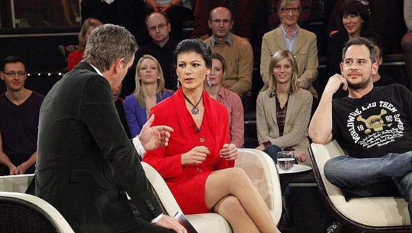 Markus Lanz im Gespräch mit Sahra Wagenknecht, Moritz Bleibtreu (r.) hört gespannt zu Markus Lanz im Gespräch mit Sahra Wagenknecht, Moritz Bleibtreu (r.) hört gespannt zu
