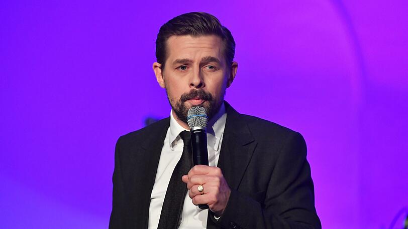 Moderator Klaas Heufer-Umlauf wird immer wieder auf seinen Job als Friseur angesprochen, in dem er vor seiner TV-Karriere arbeitete.