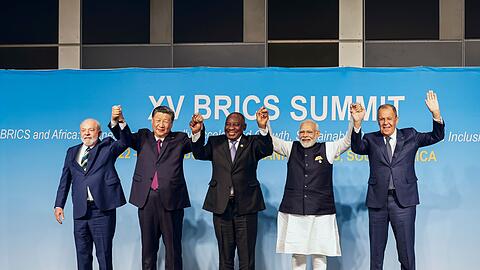Luiz Inacio Lula da Silva, Xi Jinping, Cyril Ramaphosa, Narendra Modi und Sergej Lawrow posieren für ein Gruppenfoto während des Brics-Gipfels.