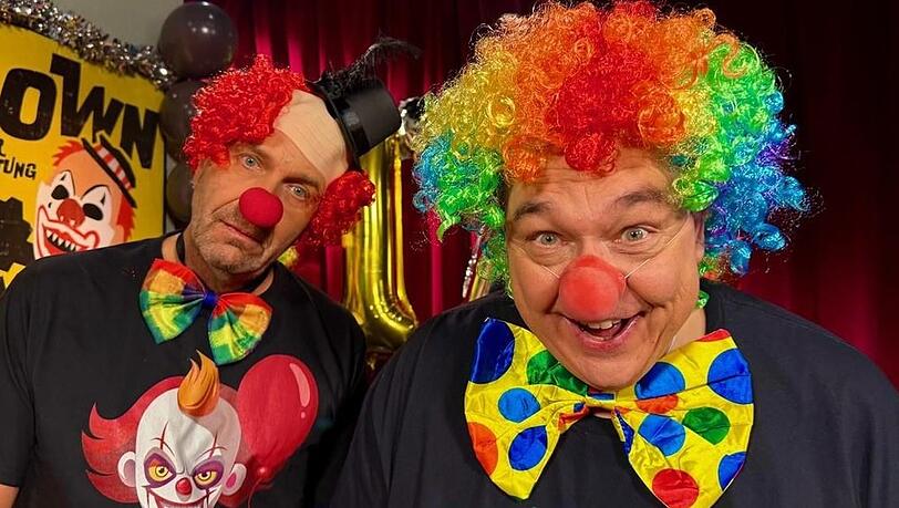 Oliver Kalkofe (r.) und Peter Rütten bringen sich bereits in Stimmung.