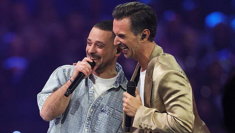 Pietro Basile feiert mit Florian Silbereisen bei "Schlagerchampions".