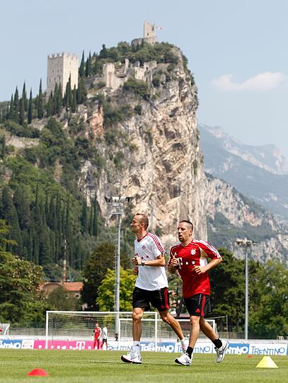 Neue Bilder vom Trainigslager der Bayern am Gardasee
