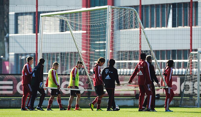 Der Deutsche Rekordmeister Bayern München hofft im Endspurt bis zur Winterpause auf ein vorzeitiges Comeback von Vize-Kapitän Bastian Schweinsteiger.
