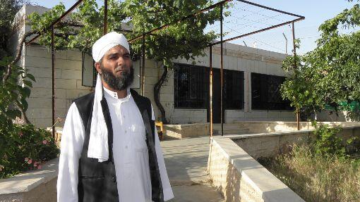 Der Palästinenser Mohammed Gharib steht vor seinem Haus in Beit Idschsa im Westjordanland.
