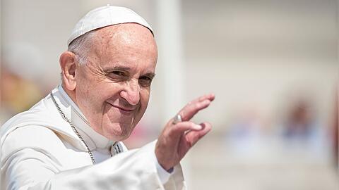 Papst Franziskus musste sich am heutigen Tag einer OP unterziehen.