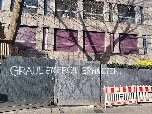Das Kaut-Bullinger-Haus in der Rosenstraße sollte aufgehübscht werden. Nun steht hier alles still.