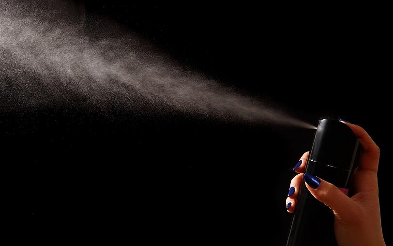 Wer hätte das gedacht: Haarspray ist ein richtiges Allround-Talent. Wenn Sie den Haarfestiger bisher nur für die perfekte Frisur verwendet haben, sollten Sie nun gut aufpassen: Wir verraten Ihnen, wie sich die Wunderwaffe auch ganz unkompliziert im Haushalt einsetzen lässt. Wer hätte das gedacht: Haarspray ist ein richtiges Allround-Talent. Wenn Sie den Haarfestiger bisher nur für die perfekte Frisur verwendet haben, sollten Sie nun gut aufpassen: Wir verraten Ihnen, wie sich die Wunderwaffe auch ganz unkompliziert im Haushalt einsetzen lässt.