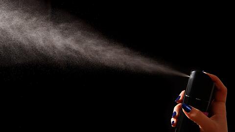 Wer h&auml;tte das gedacht: Haarspray ist ein richtiges Allround-Talent. Wenn Sie den Haarfestiger bisher nur f&uuml;r die perfekte Frisur verwendet haben, sollten Sie nun gut aufpassen: Wir verraten Ihnen, wie sich die Wunderwaffe auch ganz unkompliziert im Haushalt einsetzen l&auml;sst.