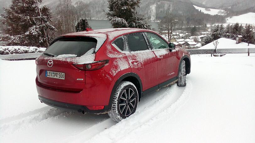 Schöne Proportionen: Der CX-5 wirkt aus jedem Blickwinkel kraftvoll und elegant.