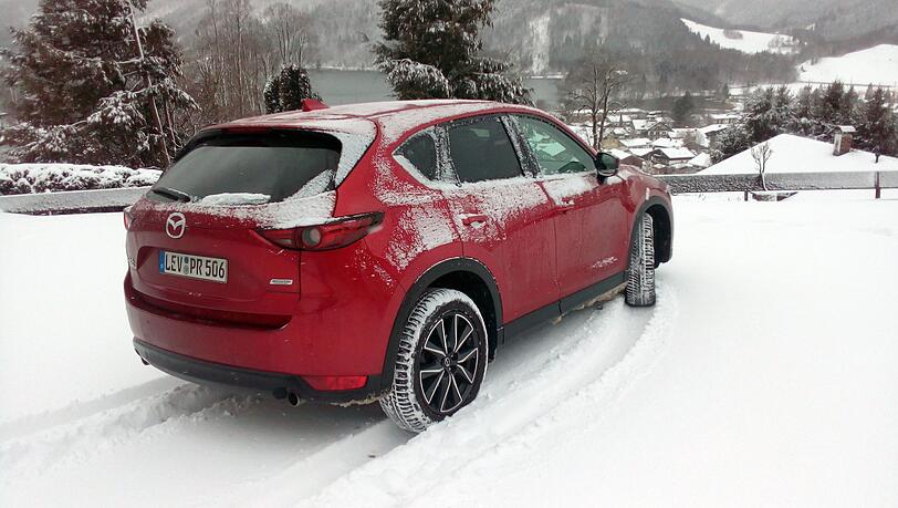 Schöne Proportionen: Der CX-5 wirkt aus jedem Blickwinkel kraftvoll und elegant. Schöne Proportionen: Der CX-5 wirkt aus jedem Blickwinkel kraftvoll und elegant.