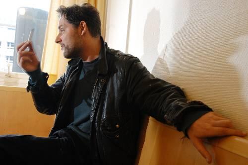 Zigarette zwischen Probe und Interview: Der Berliner Gast-Regisseur Christoph Mehler.