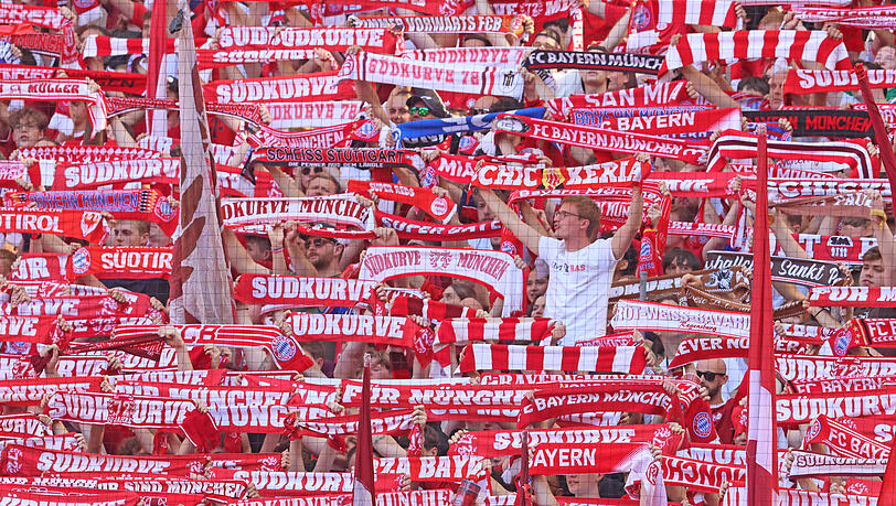Planten eine gro&szlig;e Choreo vor Anpfiff: Die Ultras des FC Bayern.