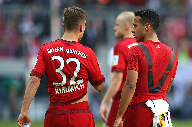 Joshua Kimmich: Note 3. : Schlug die Ecke zur frühen Führung, ordnete gemeinsam mit Rode das Bayern-Spiel im Zentrum. Dort, vor der Abwehr, fühlt sich der Youngster und Aushilfsinnenverteidiger ja am wohlsten. Zeigte das mit einer reifen Leistung.