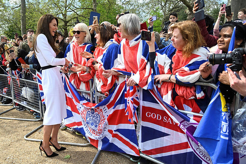 Freitagabend: Prinzessin Kate trägt Schuhe von Aquazzura. Die Marke ist vor allem durch Meghan bekannt.
