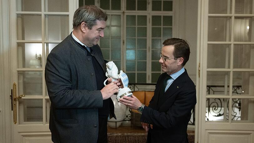 Bayerns Ministerpräsident Markus Söder (CSU, l) und der schwedische Premierminister Ulf Kristersson.
