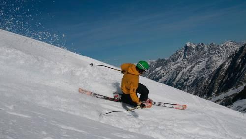 Der Kick mit dem Knick: Das gute alte Telemarken ist auch bei jungen Wintersportlern wieder in. Der Kick mit dem Knick: Das gute alte Telemarken ist auch bei jungen Wintersportlern wieder in.