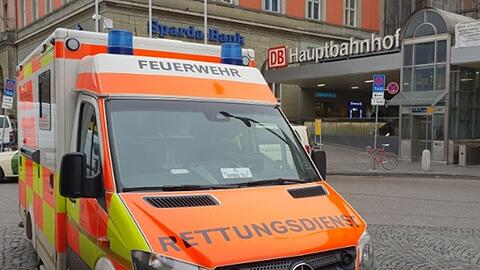 Der Mann gab an, Drogen konsumiert zu haben und einen Arzt zu benötigen. (Symbolbild)