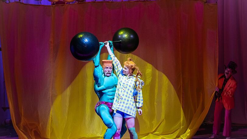 Pippi ist das stärkste Mädchen der Welt.