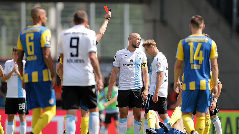 Musste gegen Braunschweig mit Gelb-Rot vom Platz: Löwen-Kapitän Felix Weber.