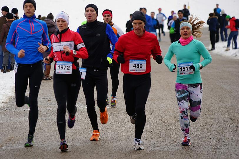 1.100 Läufer nahmen am Samstagvormittag am Winterlauf im Olympiapark teil. Hier gibt's die Bilder.