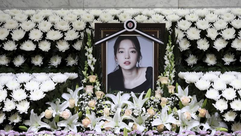 Blumen für Goo Hara, Sängerin und K-Pop-Star, in Seoul. Blumen für Goo Hara, Sängerin und K-Pop-Star, in Seoul.