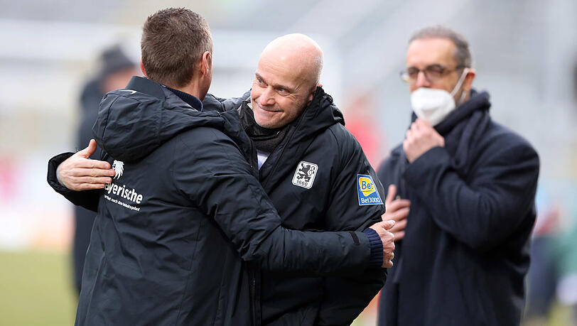 Trainer Michael Köllner (l.) und Vereinspräsident Robert Reisinger nach dem 1:0-Sieg der Löwen Ende Januar bei Viktoria Köln.