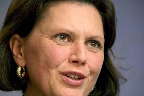 Nach 17 Stunden Verhandlungen: Ilse Aigner stellt am frühen Morgen in Brüssel ihre Ergebnisse vor.