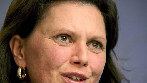 Nach 17 Stunden Verhandlungen: Ilse Aigner stellt am frühen Morgen in Brüssel ihre Ergebnisse vor. Nach 17 Stunden Verhandlungen: Ilse Aigner stellt am frühen Morgen in Brüssel ihre Ergebnisse vor.