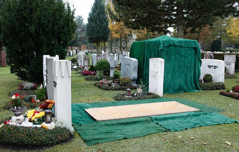 Letzte Ruhestätte: Das zukünftige Grab von Mathias V. auf dem Städtischen Friedhof von Königsbrunn.
