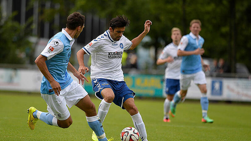 Der TSV 1860 München schlägt den Karlsruher SC in einem Testspiel in Rosenheim mit 1:0. Der TSV 1860 München schlägt den Karlsruher SC in einem Testspiel in Rosenheim mit 1:0.