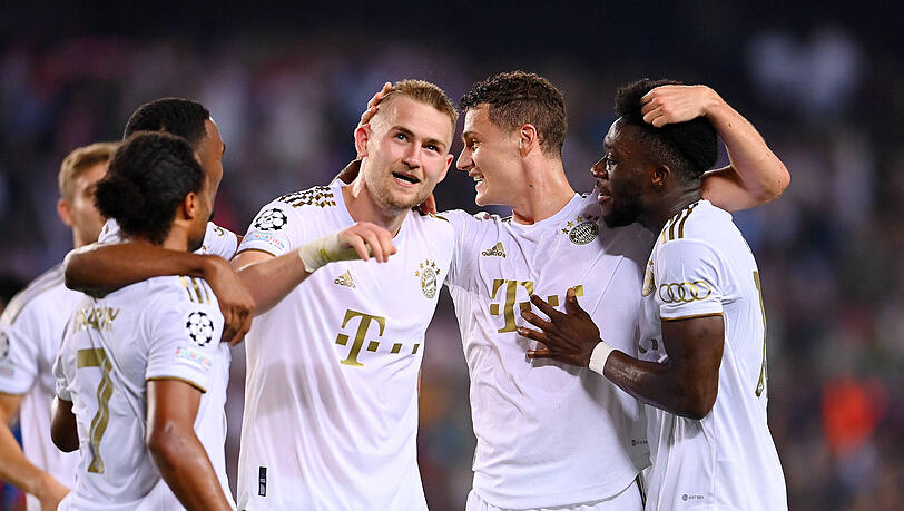 Die Defensive um Matthijs de Ligt (3. v. l.) stand gegen Barcelona sicher.