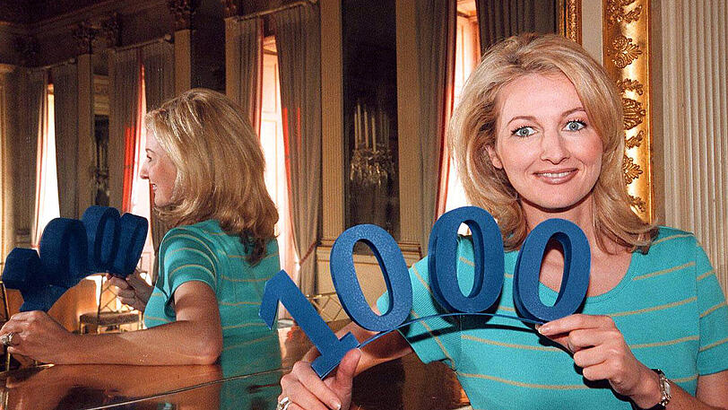 1998 feiert Frauke Ludowig mit ihrem Team die 1000. Sendung "Exclusiv".