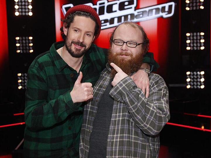 Max Herre (li.) und sein Schützling Andreas Kümmert - der gilt als Favorit auf den Sieg bei "The Voice"
